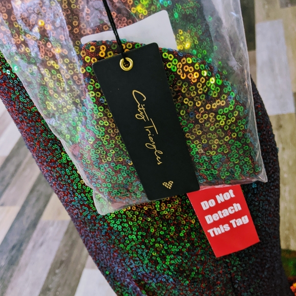 NWT Iridescent Sequin Dress w/ Mask - Picture 2 of 3